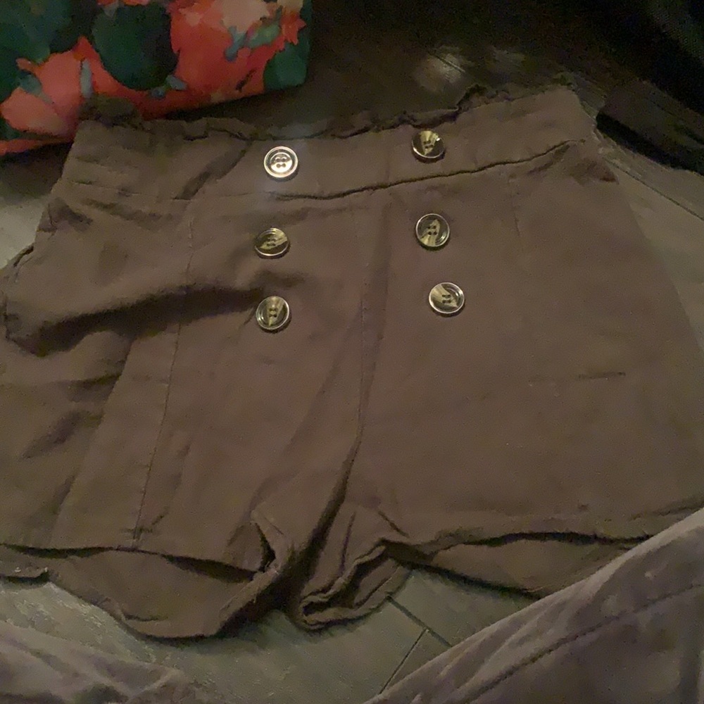 Shorts - Picture 2 of 3
